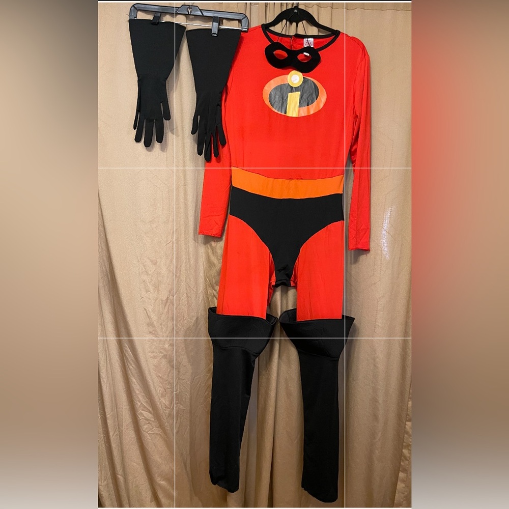Mrs. Incredible L Red/Black Superhero Costume w/Iconic Emblem by Disney Plexar - Picture 3 of 16
